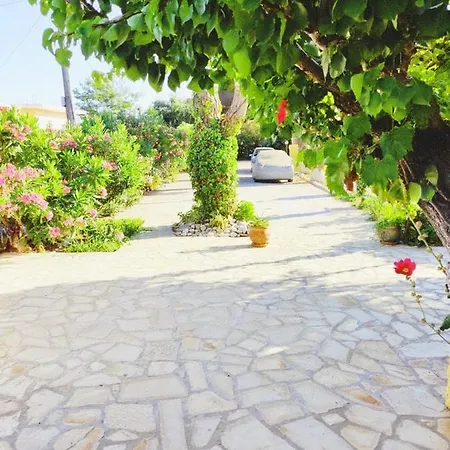 Tetraktys Estate Beachside υδωρ Apartment *