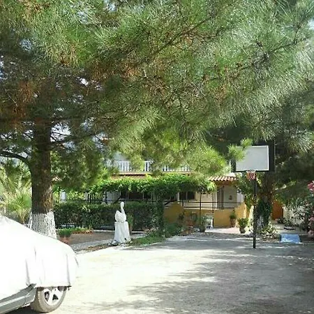 Апартаменты Tetraktys Estate Beachside Seaview υδωρ With Big Garden