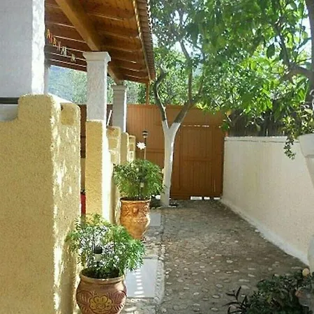 Апартаменты Tetraktys Estate Beachside Seaview υδωρ With Big Garden *