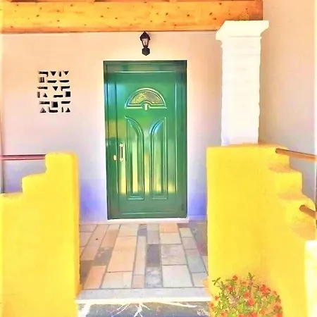 Апартаменты Tetraktys Estate Beachside Seaview υδωρ With Big Garden