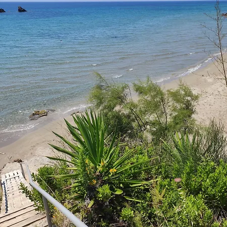 Апартаменты Tetraktys Estate Beachside Seaview υδωρ With Big Garden *