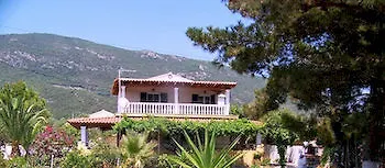 Tetraktys Estate Beachside υδωρ * Agios Matthaios (Corfu)